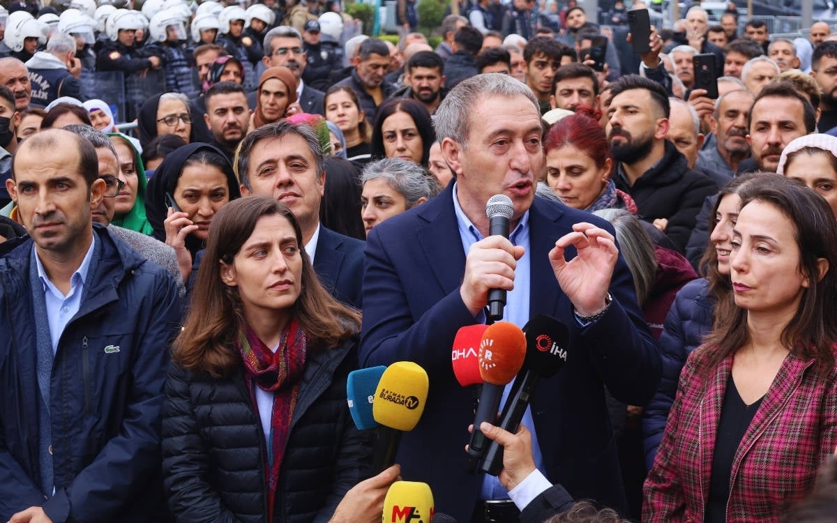 İmamoğlu ve 100'ü aşkın kişi için gözaltı kararı: DEM Parti'den tepki